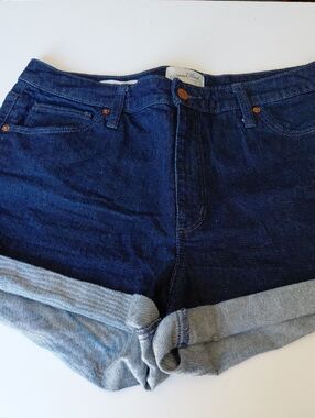 UNIVERSAL THREAD Women's Vintage Midi Dark Blue Denim Cuffed  Shorts Size 14